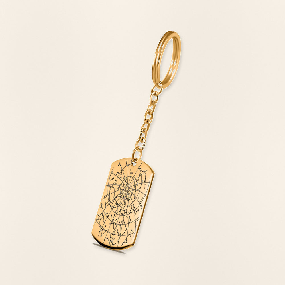 Porte-clés Carte des Étoiles Personnalisé (Plaque) en finition dorée, exemple de gravure sur fond ivoire texturé.