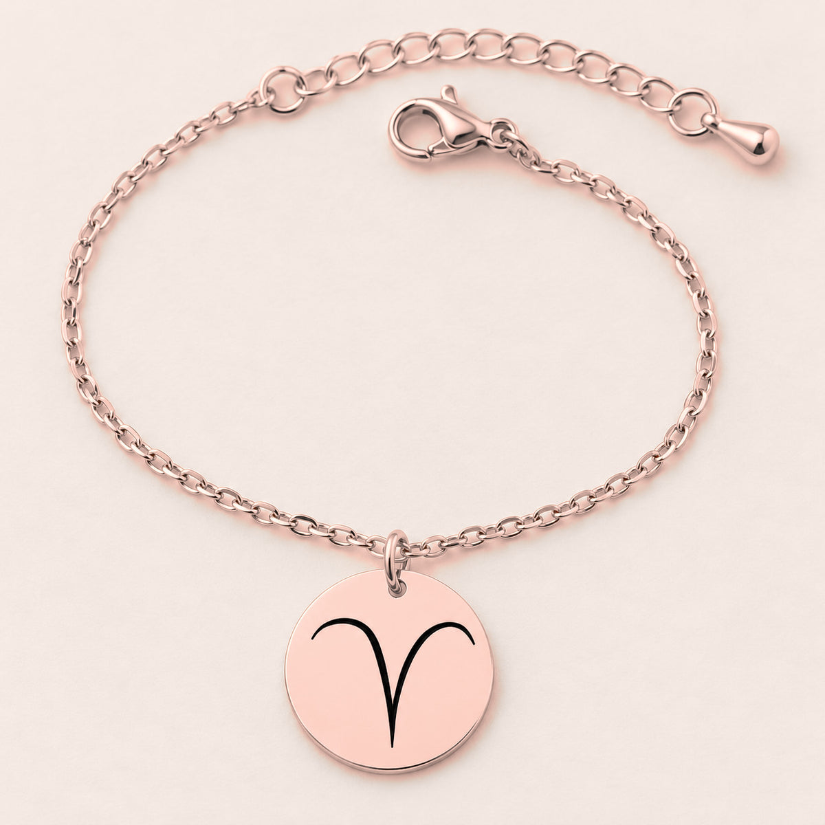Bracelet Signe Astrologique, finition or rose, avec détail du bracelet et de ses attaches.