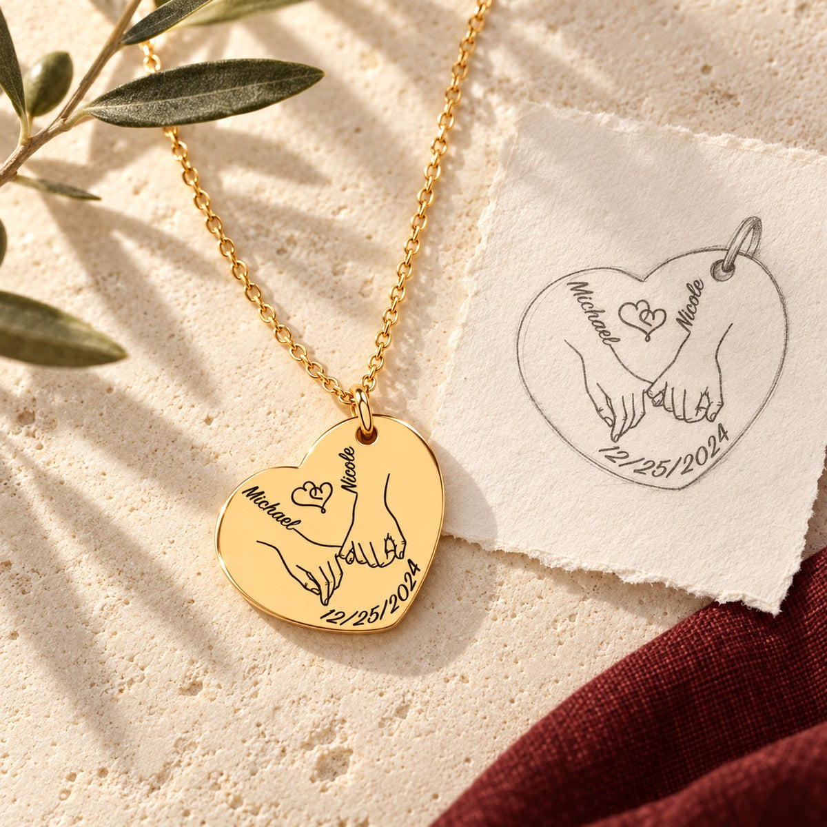 Collier Coeur Notre Premier Noël Ensemble personnalisé doré sur pierre claire avec dessin de sa médaille en cœur.