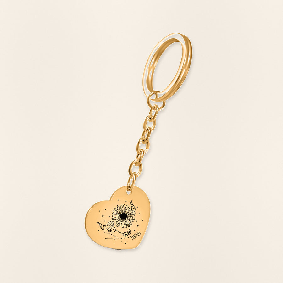 Porte-clés Coeur Signe Astrologique Taureau en finition dorée, exemple de gravure sur fond ivoire texturé.