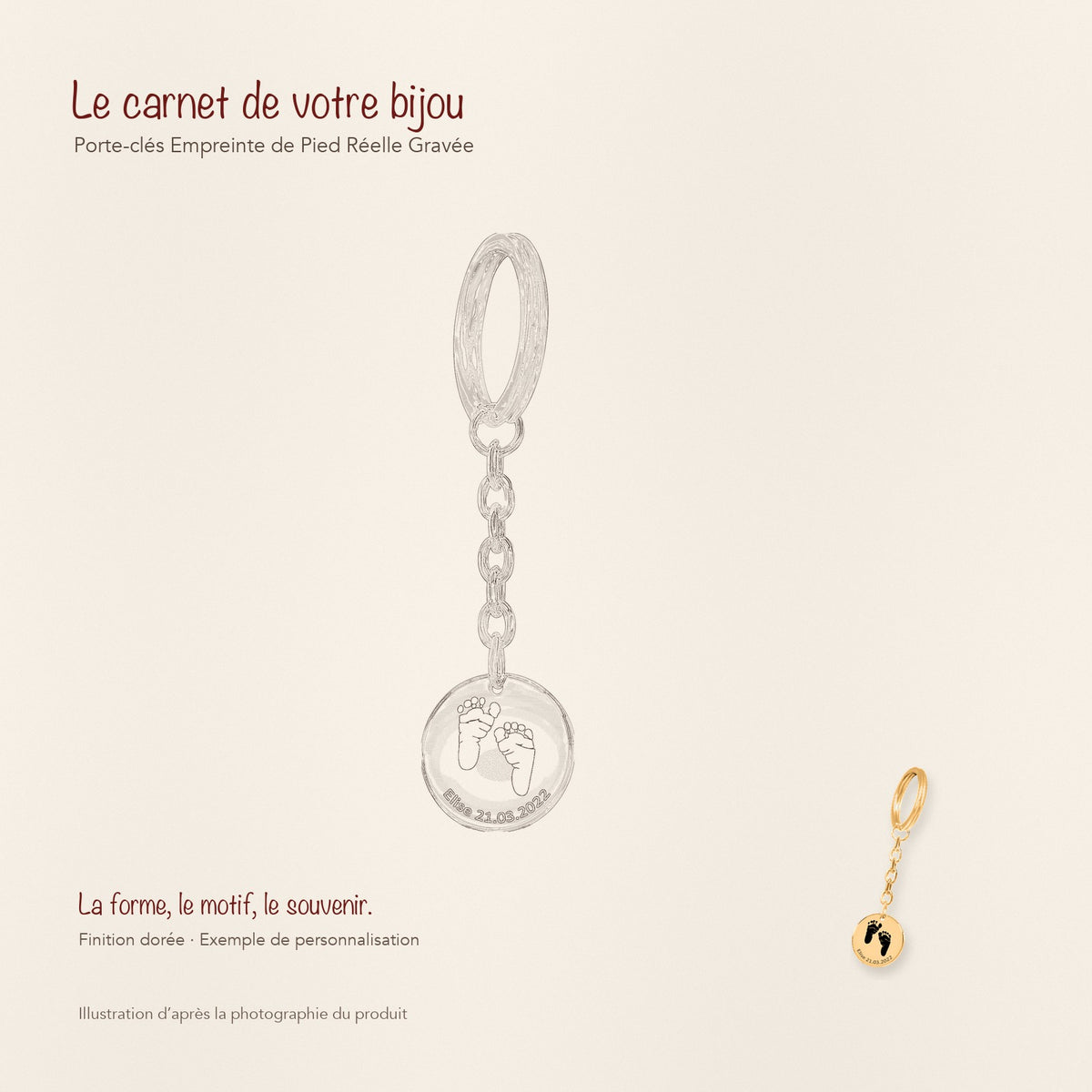 Dessin au trait et photographie du porte-clés Empreinte de Pied Réelle Gravée dans une composition de carnet manuscrit.