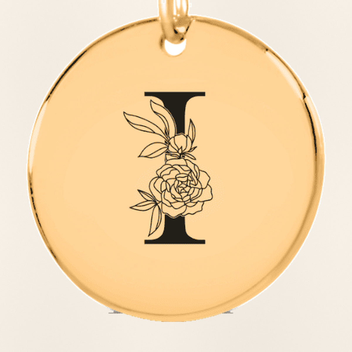 Porte-clés Initiale Florale I Personnalisé : gros plan du motif gravé, exemple de personnalisation en finition dorée.