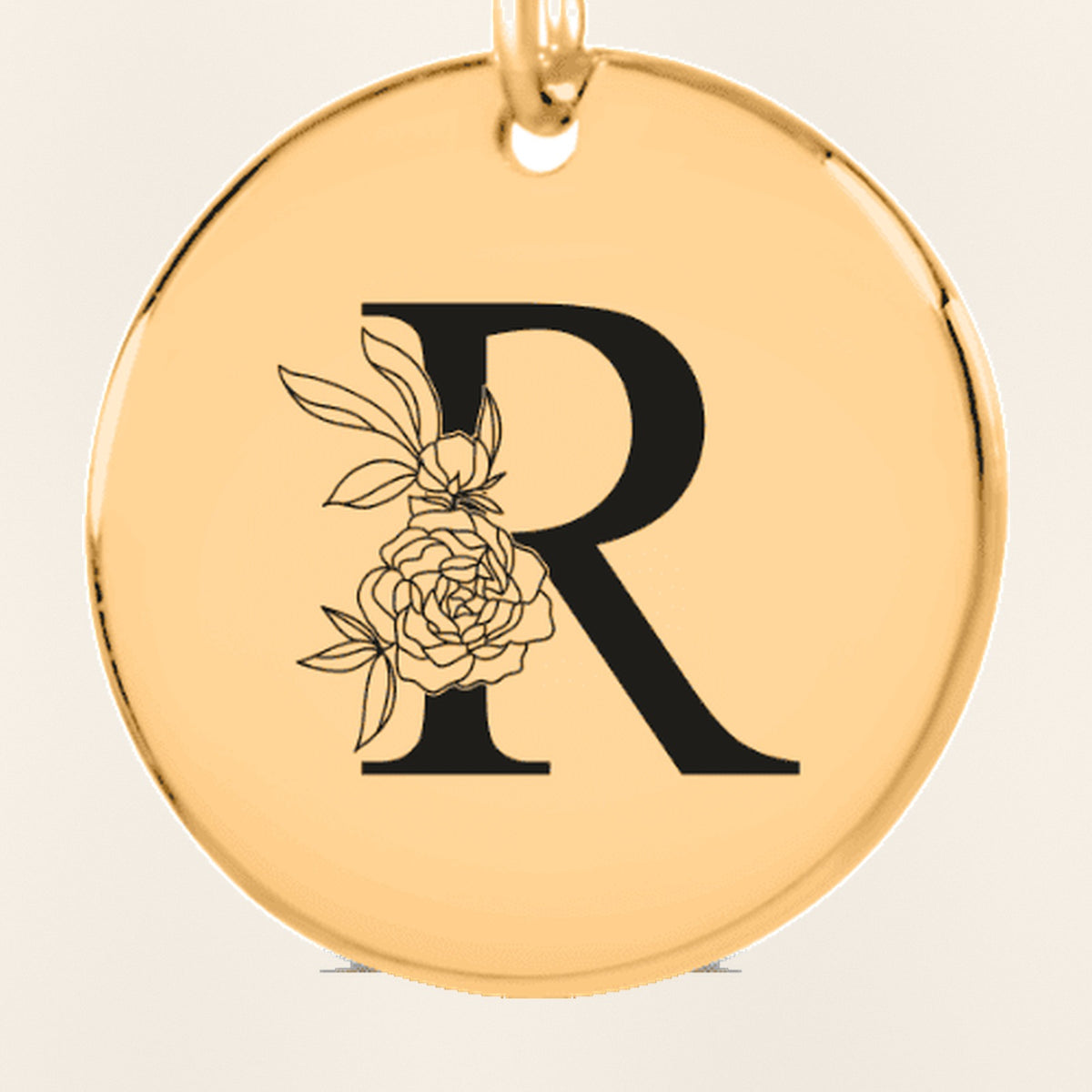 Porte-clés Initiale Florale R Personnalisé : gros plan du motif gravé, exemple de personnalisation en finition dorée.