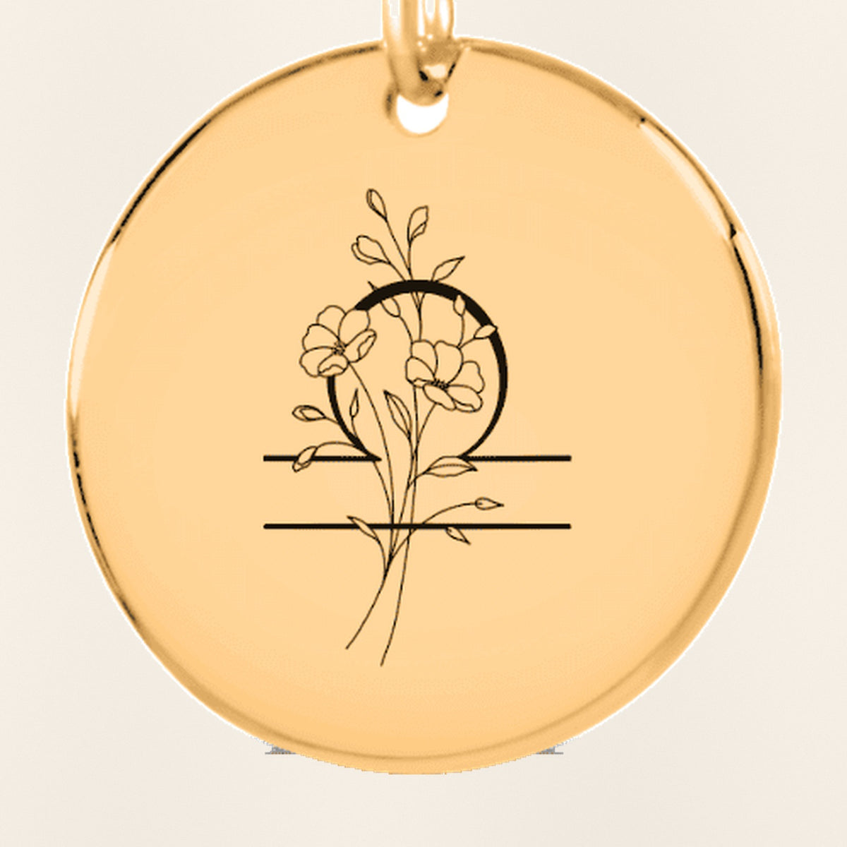 Porte-clés Médaille Florale Signe Astrologique Balance : gros plan du motif gravé, exemple de personnalisation en finition dorée.
