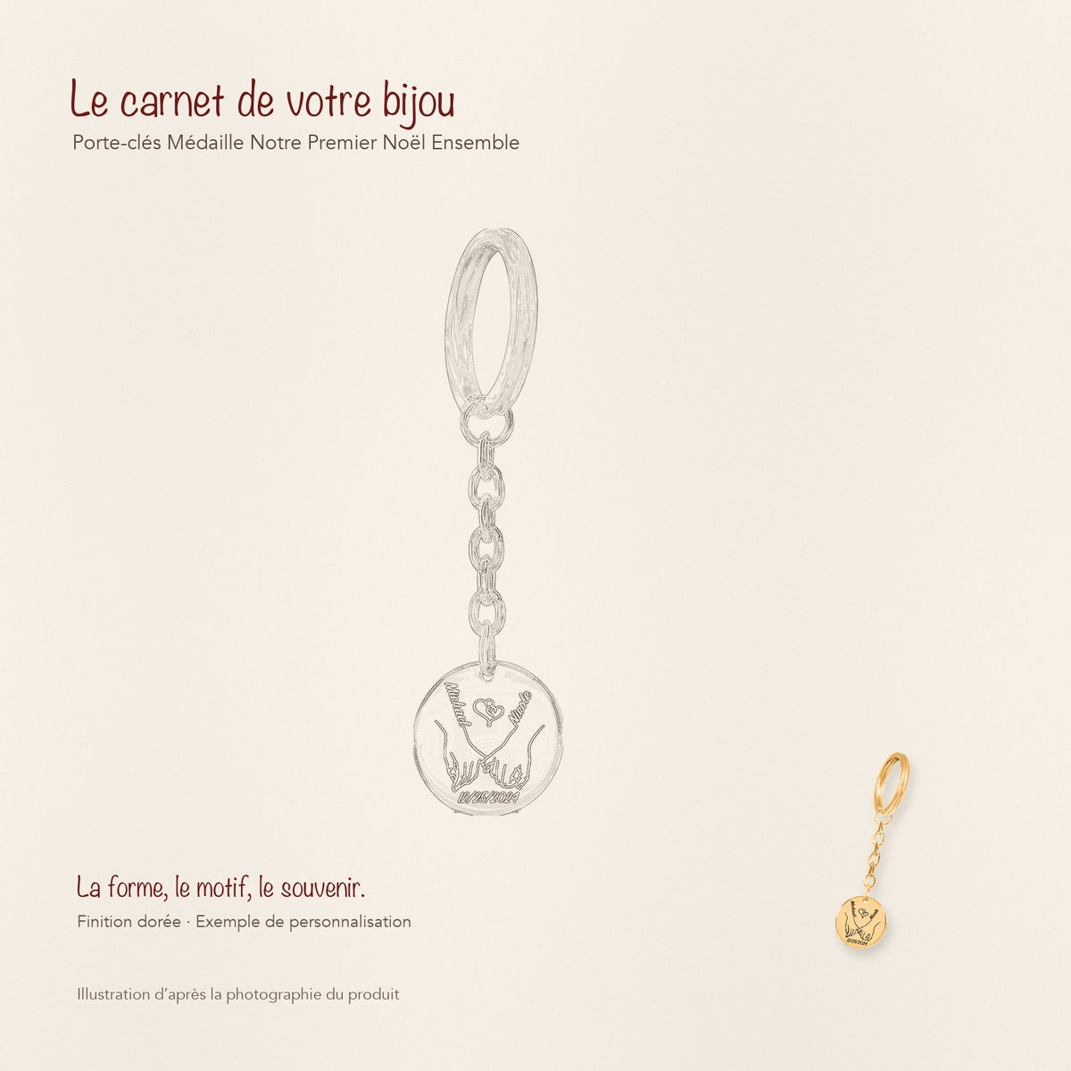 Dessin au trait et photographie du porte-clés Médaille Notre Premier Noël Ensemble dans une composition de carnet manuscrit.
