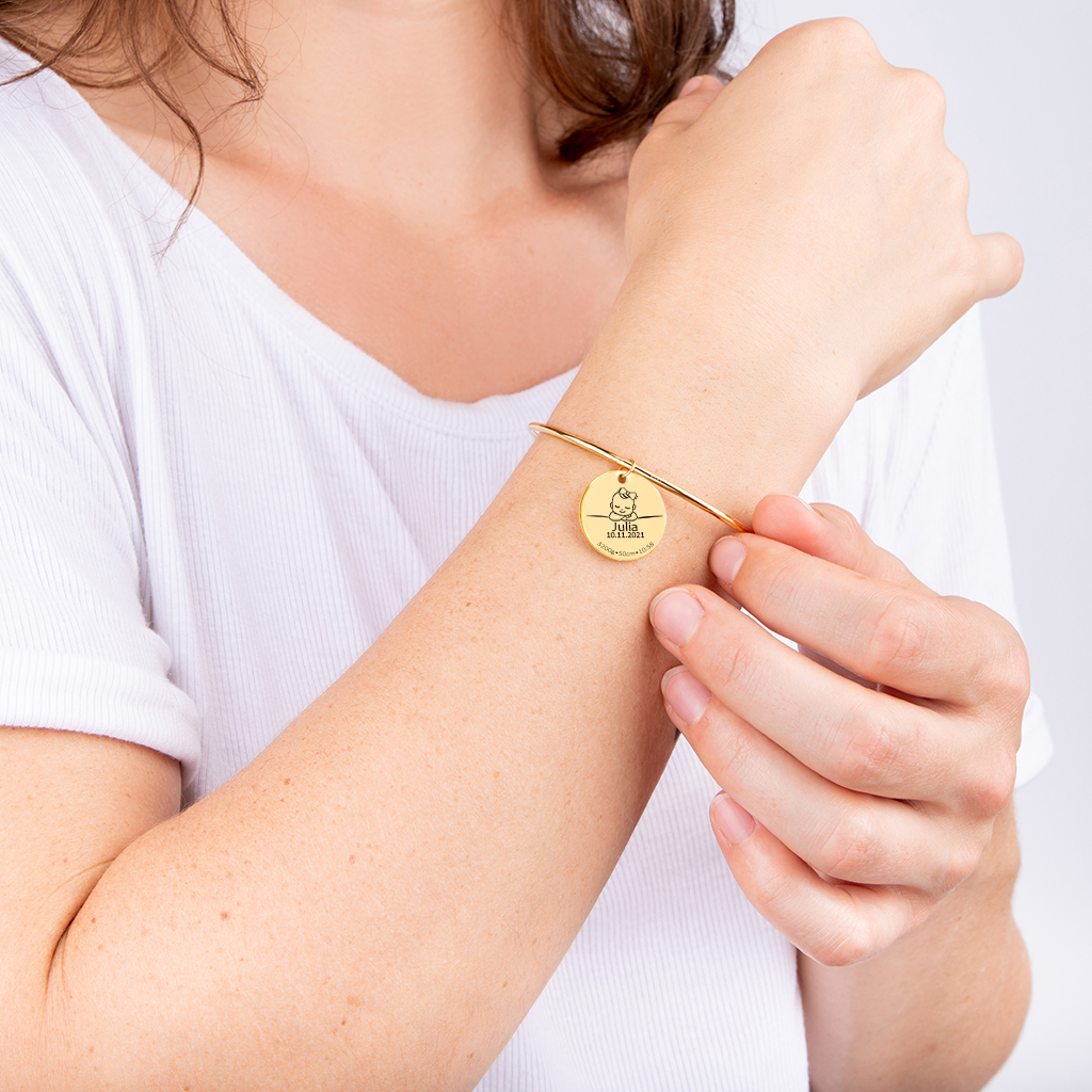 Bracelet jonc gravé des détails de naissance de bébé — vue 4