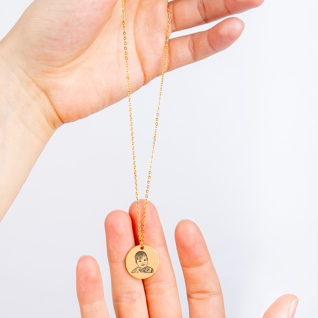 Collier personnalisé portrait de bébé gravé sur pendentif, acier inoxydable — vue 4