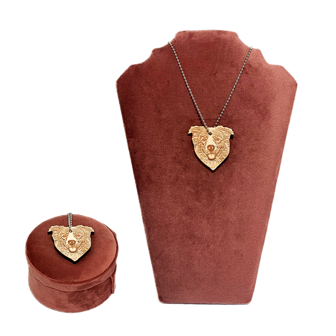 Ensemble collier et porte-clés en bois portrait d'animal gravé — vue 1