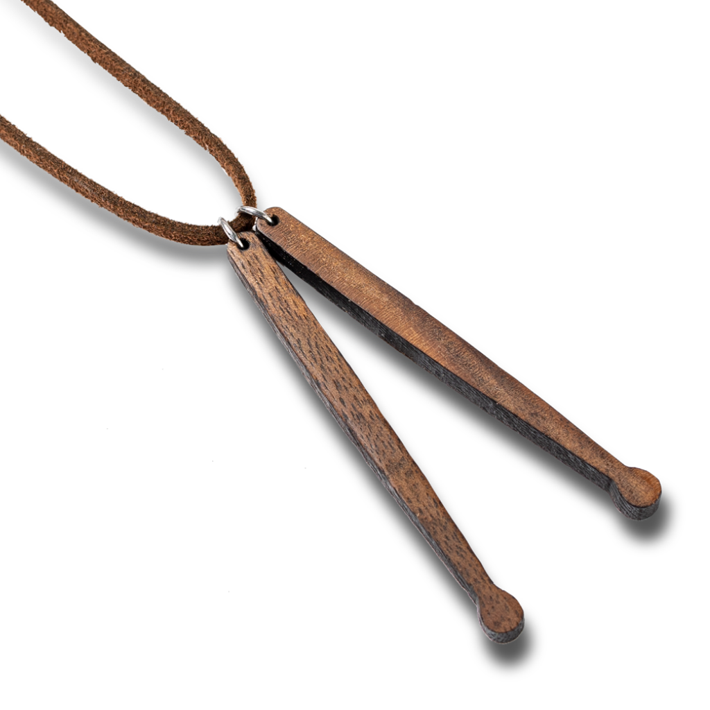 Collier en bois de baguettes personnalisé, pendentif batterie en noyer gravé — vue 2